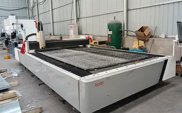 激光開料雕刻機